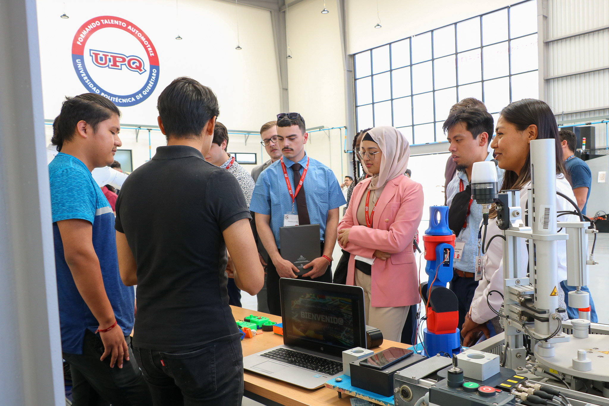 Se Reúnen Estudiantes Canadienses Con Alumnos Upq